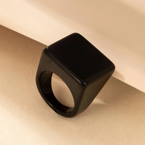 Black Resin Ring - Picture 2 of 7